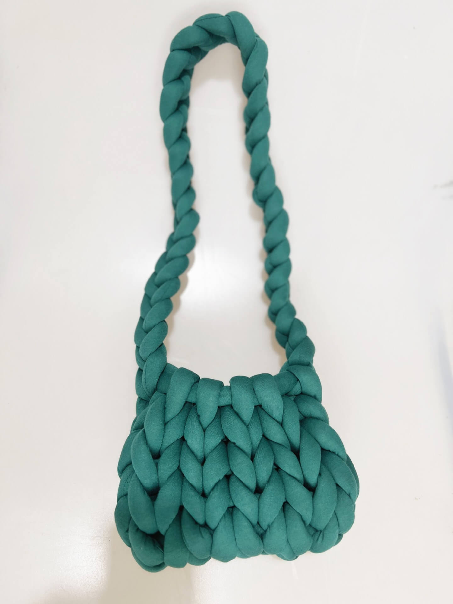 Coarse store knitted bag